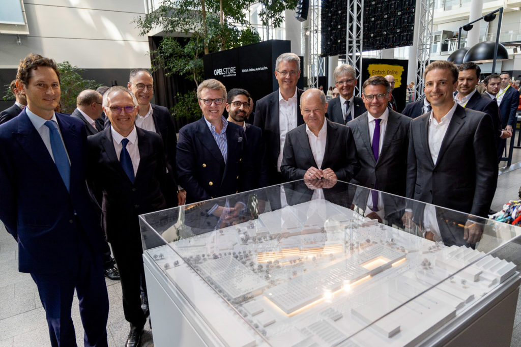 opel green campus 125 jähre Feier mit Olaf scholz und Carlos Tavares im Adam opel haus